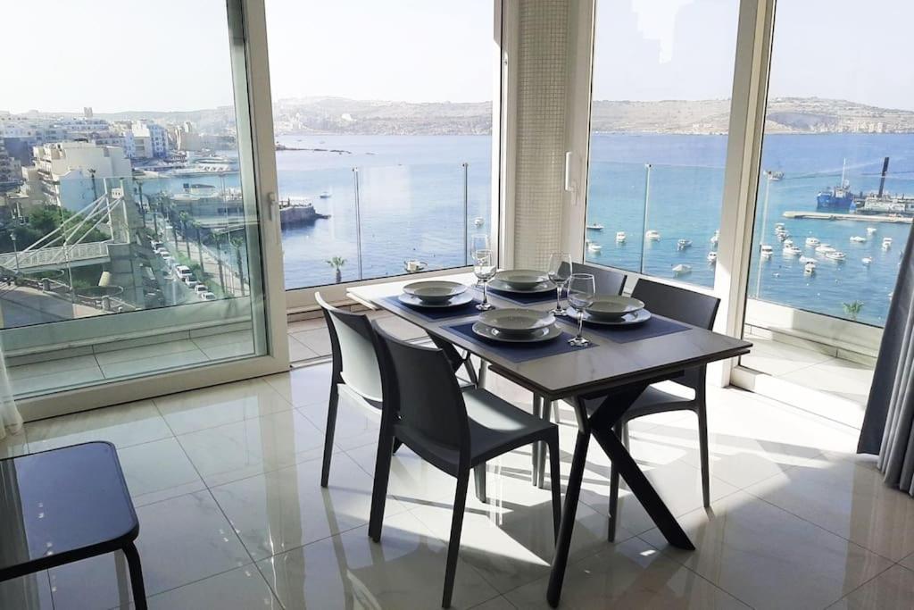 New Seafront Apartment - Spectacular Views Сент-Полс-Бей Экстерьер фото