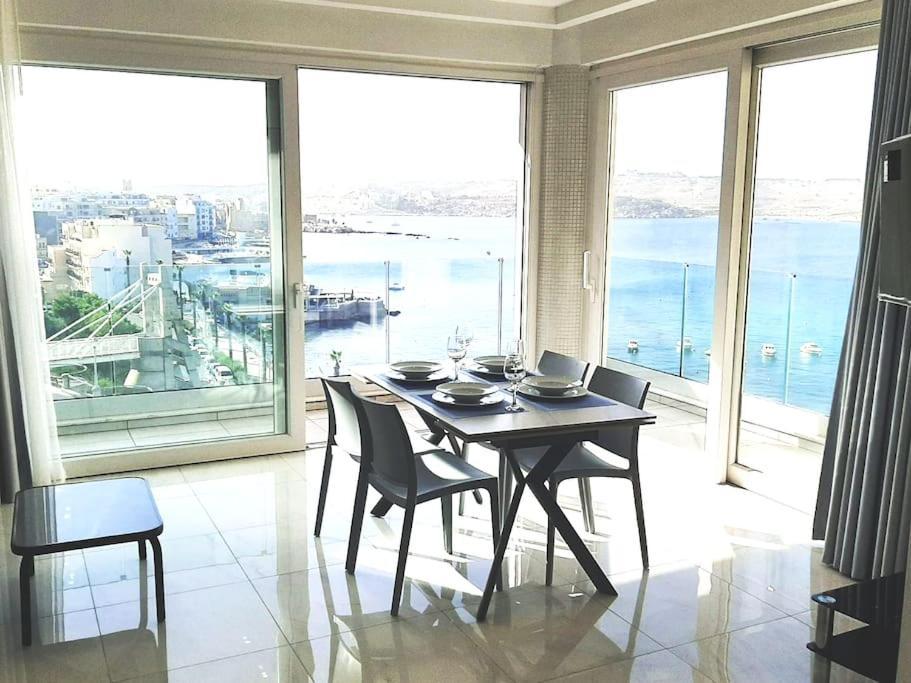 New Seafront Apartment - Spectacular Views Сент-Полс-Бей Экстерьер фото