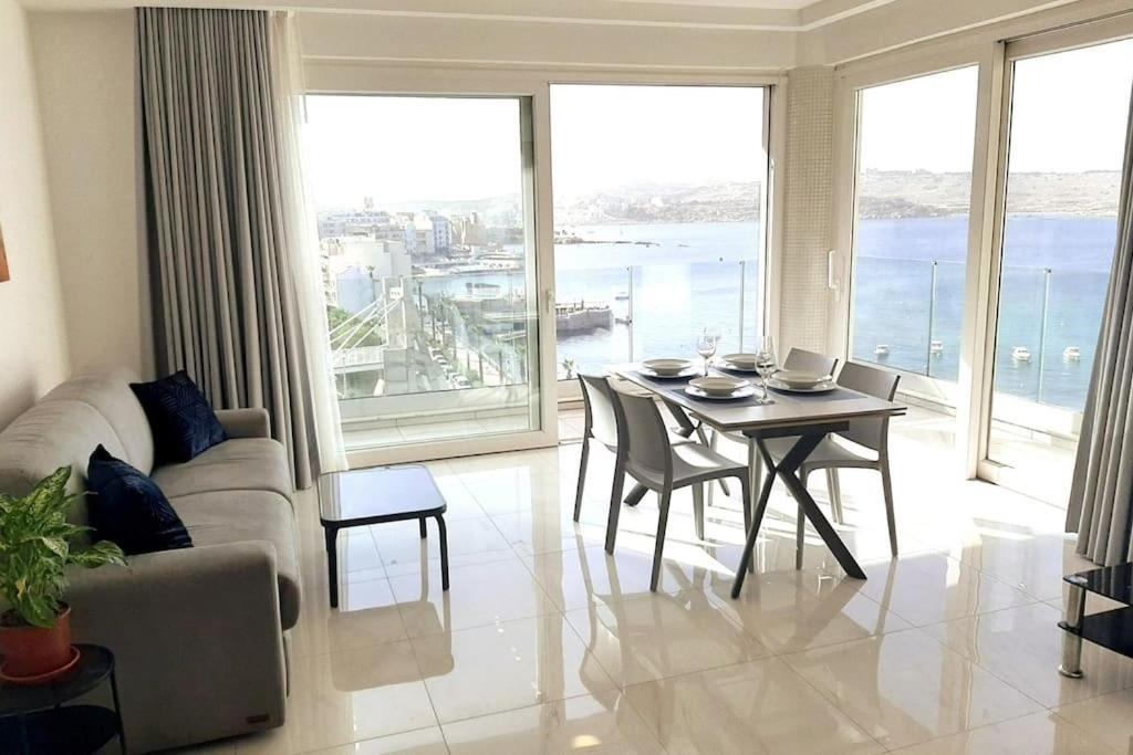 New Seafront Apartment - Spectacular Views Сент-Полс-Бей Экстерьер фото
