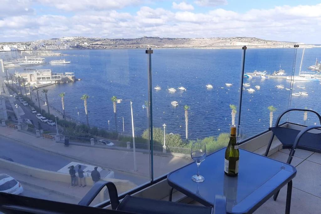 New Seafront Apartment - Spectacular Views Сент-Полс-Бей Экстерьер фото